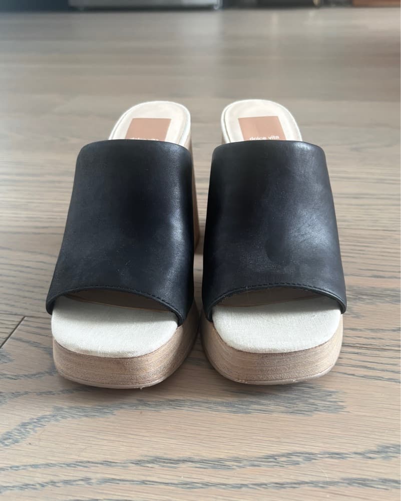 Chic Black Leather Mule Sandals - Image 1