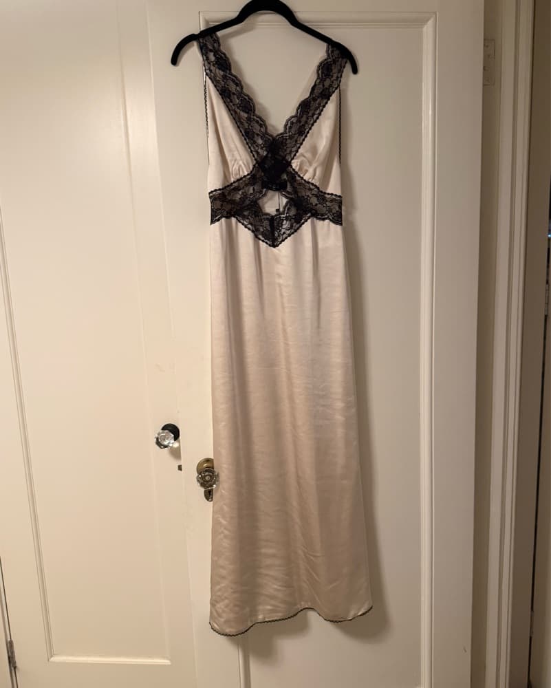 Few Moda Ivory Dress With Black Lace - Image 1