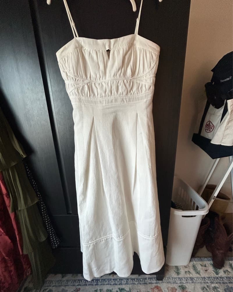 Elegant White Maxi Dress - Image 3