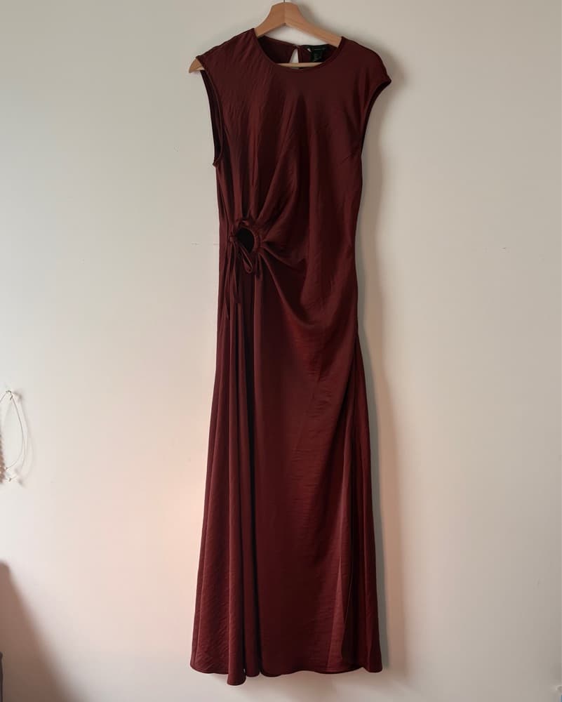 Elegant Burgundy Maxi Dress - Image 2