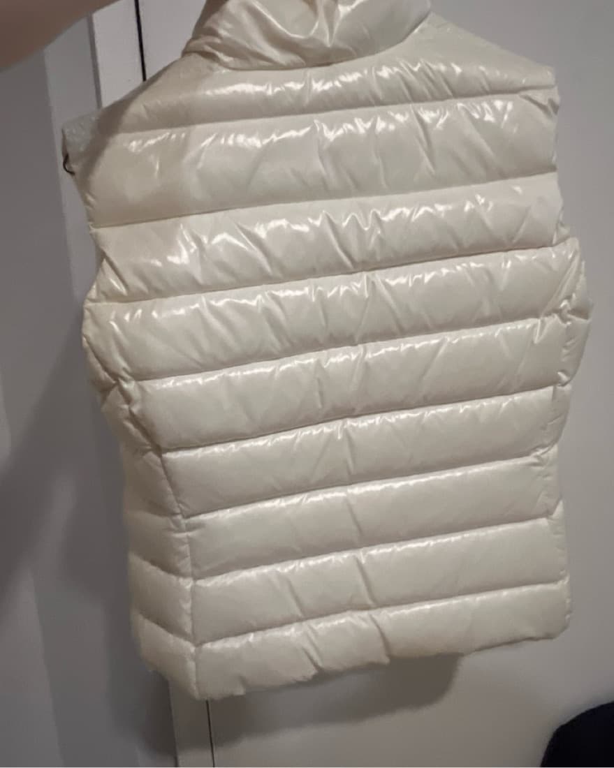 Chic Puffer Vest Moncler - Image 1