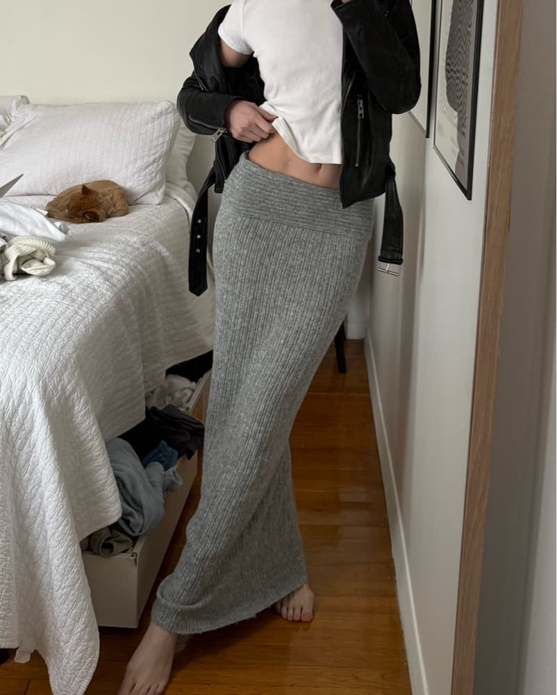 Cozy Gray Ribbed Knit Maxi Skirt - Image 2