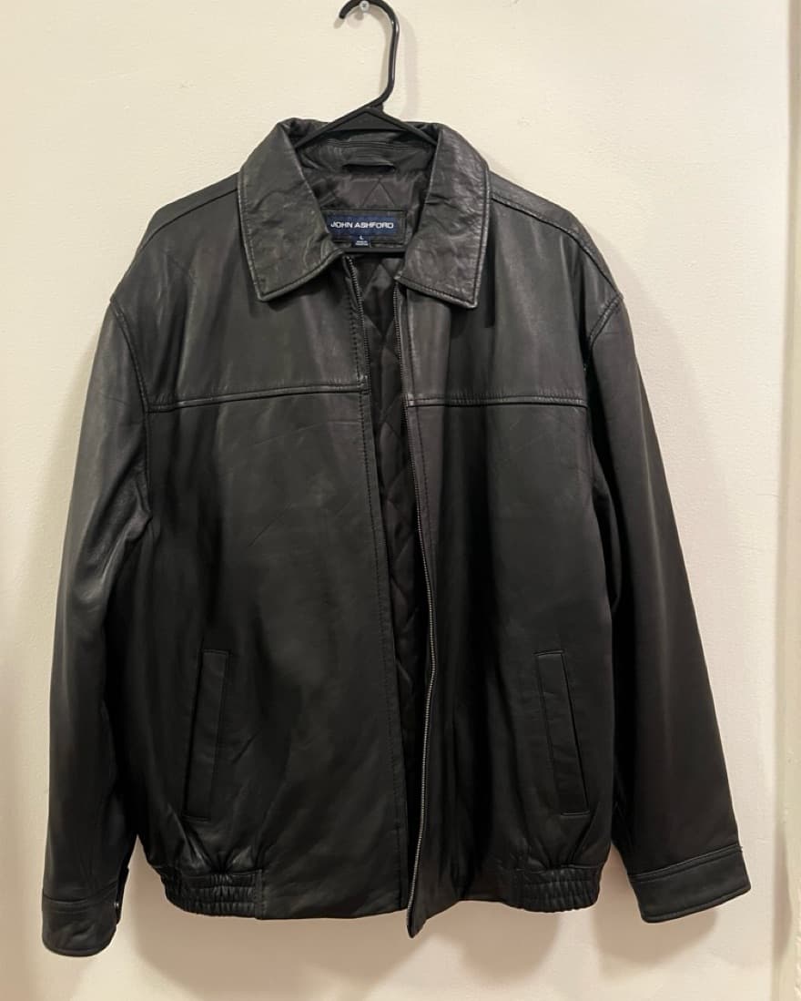 Hailey Bieber Oversized Leather Jacket - Image 2