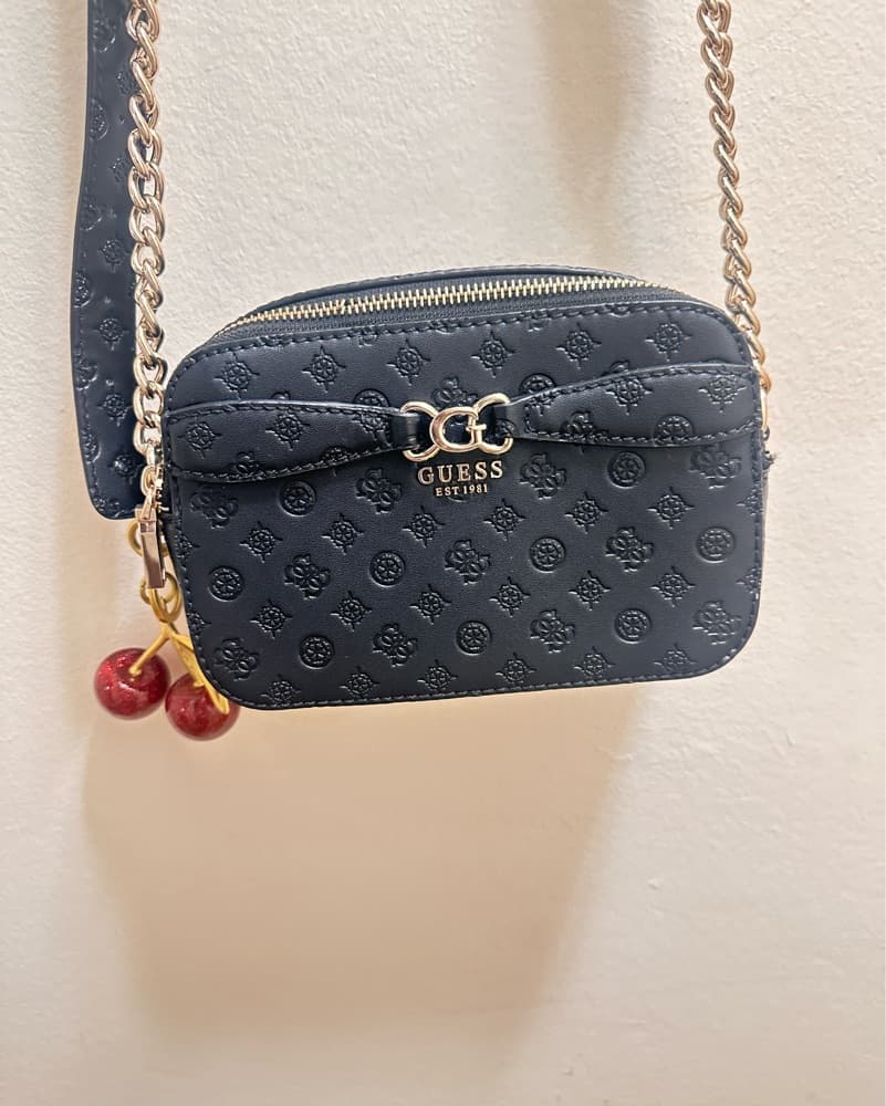 Stylish Guess Crossbody Bag - Image 2