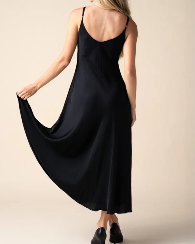 Elegant Black Midi Dress - Image 2