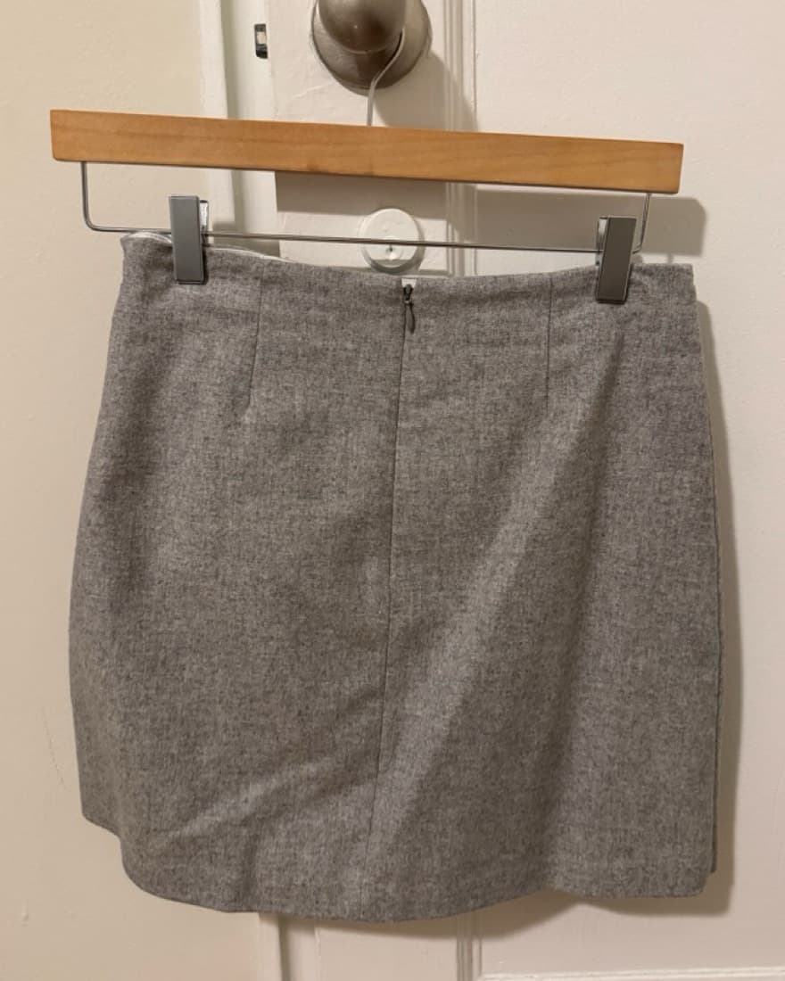 Aritzia Light Gray Wrap Skirt - Image 5