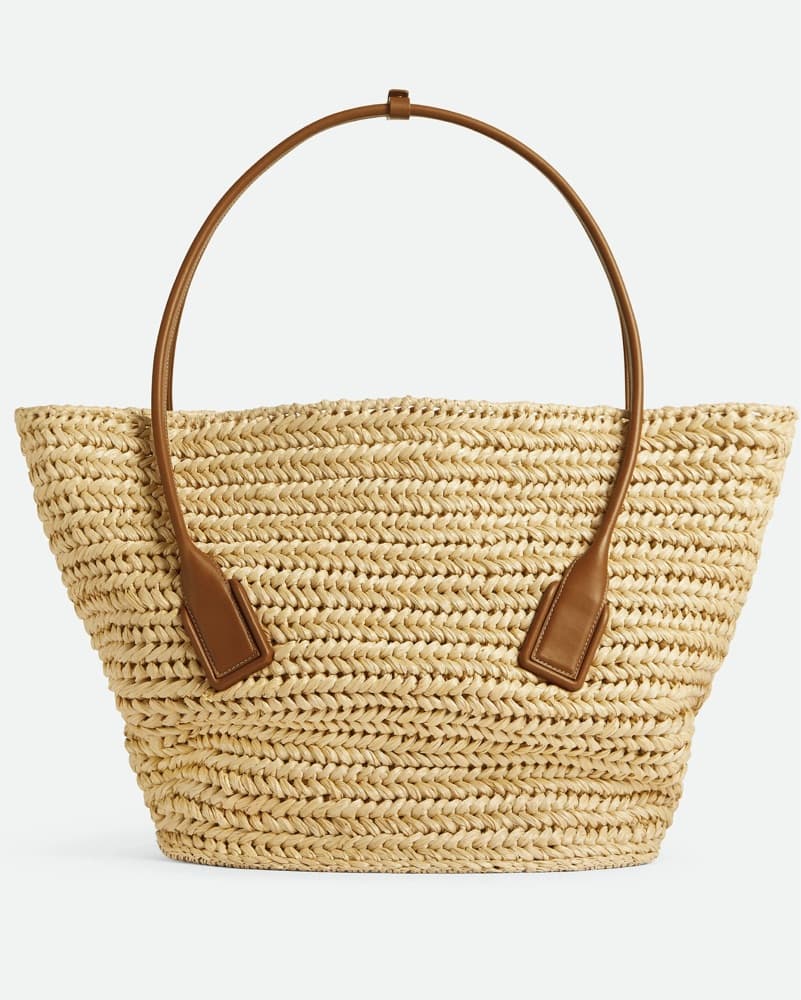 $3,000 Bottega Veneta Arco Raffia Beach Bag - Image 5