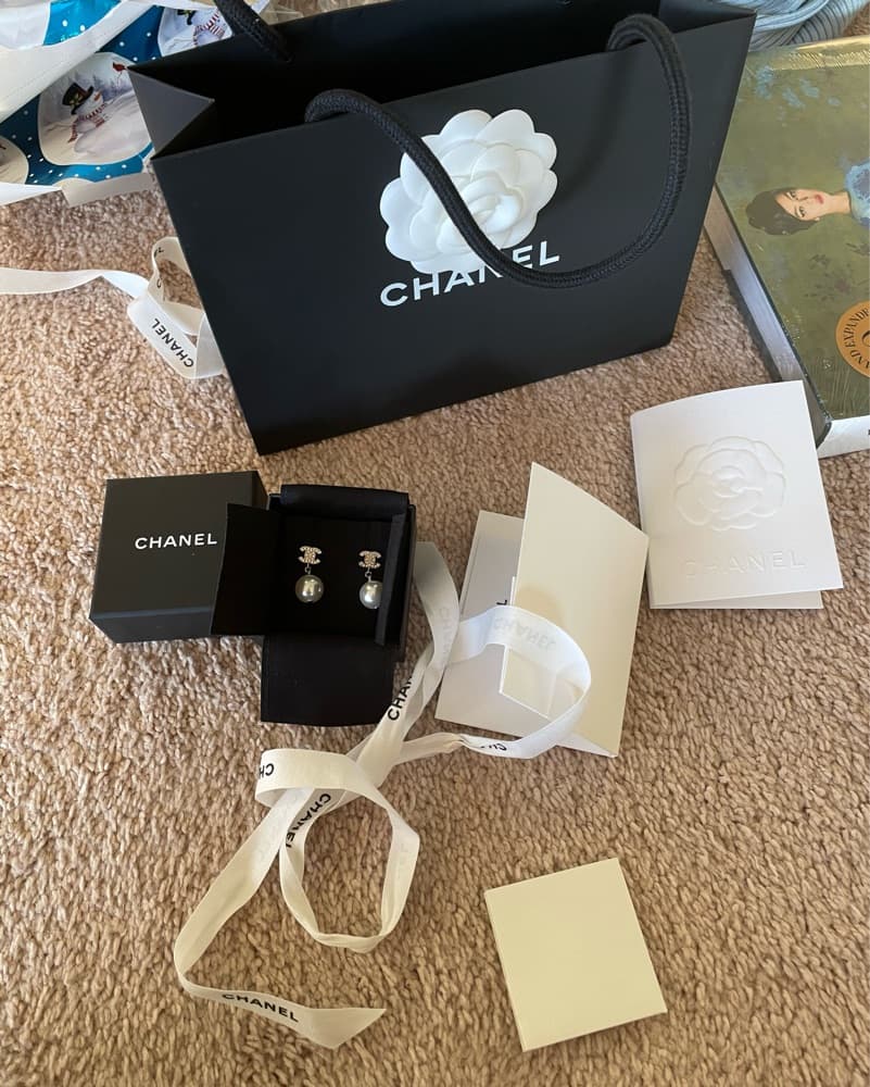 Chanel Necklace And Pearl Earring Set - Image 1