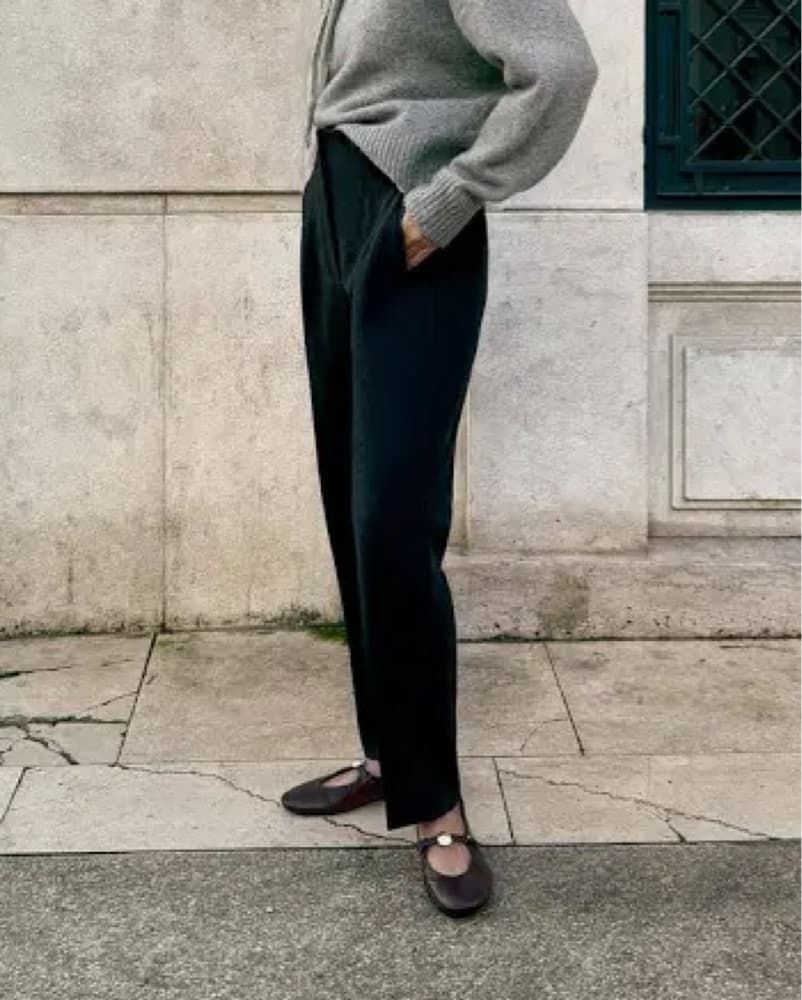Classic Black Pants with Pleat Details - Image 4