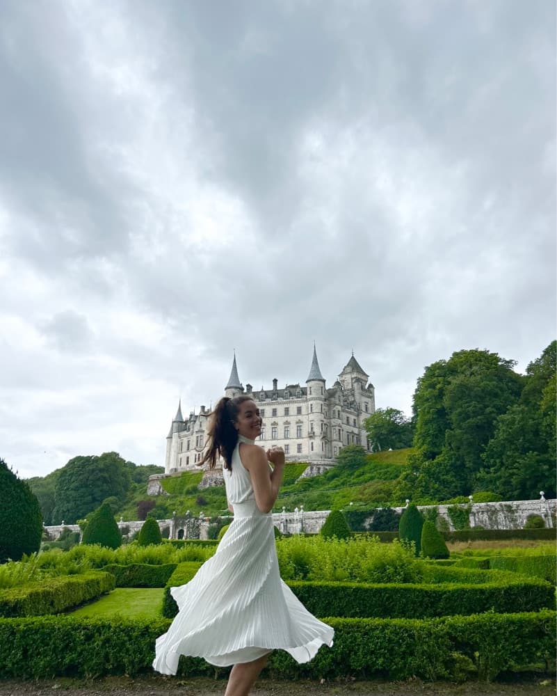 Elegant White Pleated Midi Dress - Image 2
