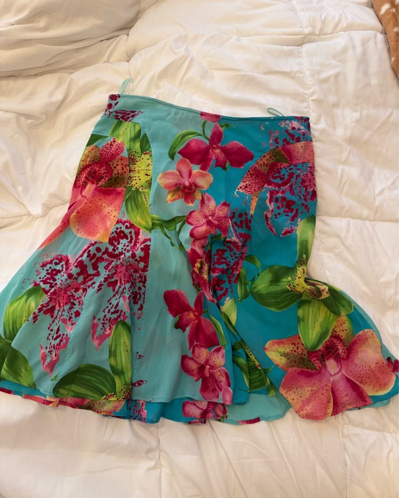 Rare Vintage Versace Floral Silk Skirt   - Image 3