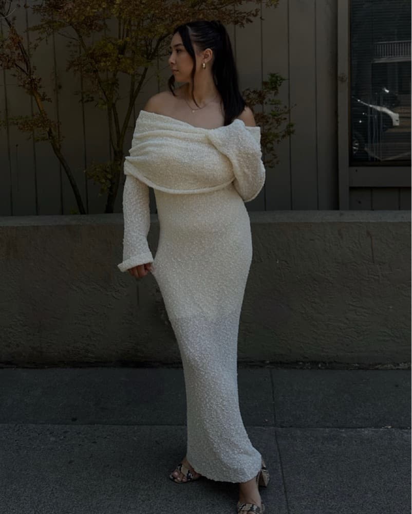 Chic Off-the-Shoulder Maxi Dress - Image 1