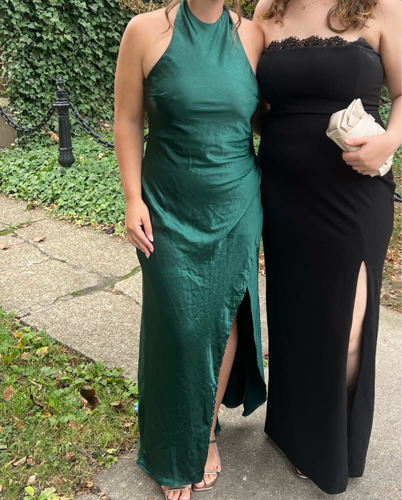 Elegant Emerald Green Formal Dress - Image 3