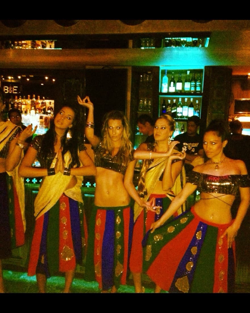 Indian Bollywood Choli & Lehenga Costume - Image 6