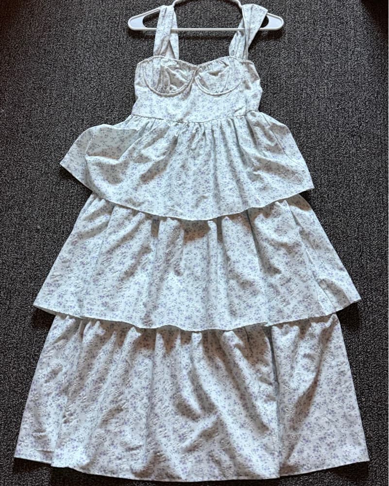 White floral three-tiered maxi dress - Image 1
