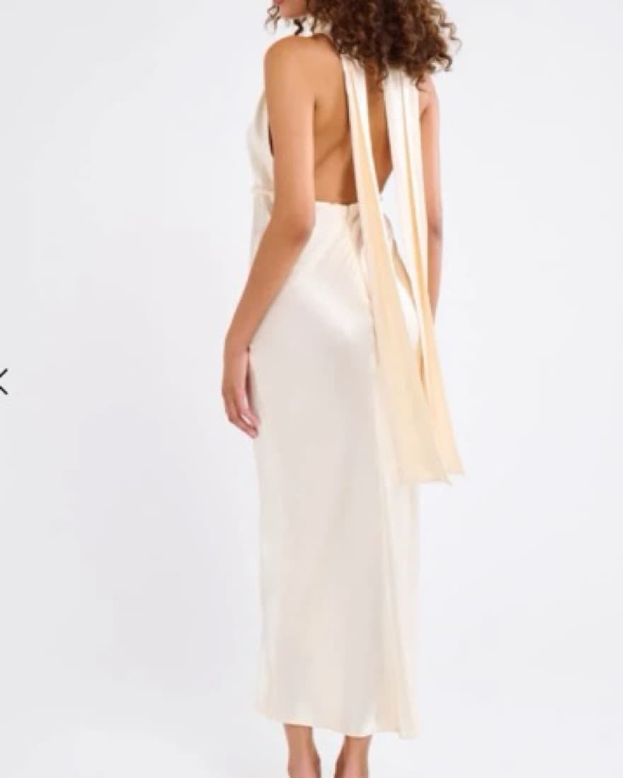 Elegant Backless Halter Maxi Dress Ivory - Image 4