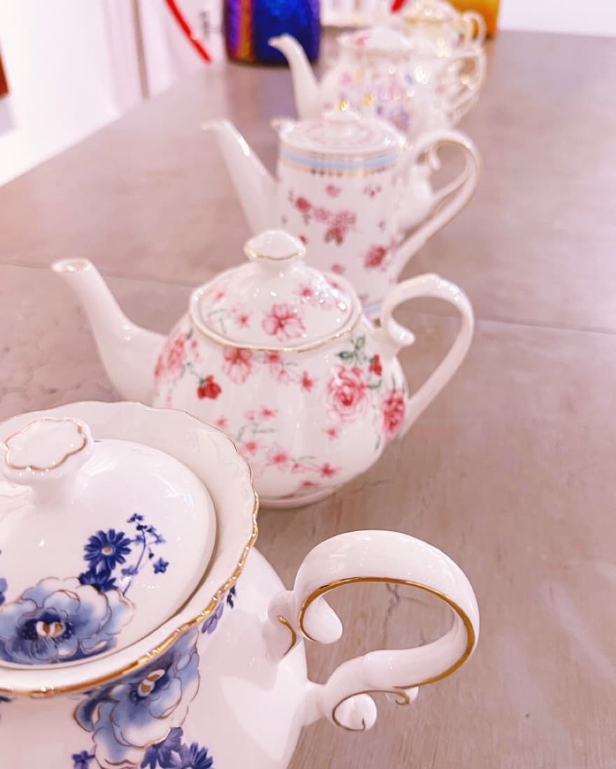 6 Elegant Teapots - Image 2