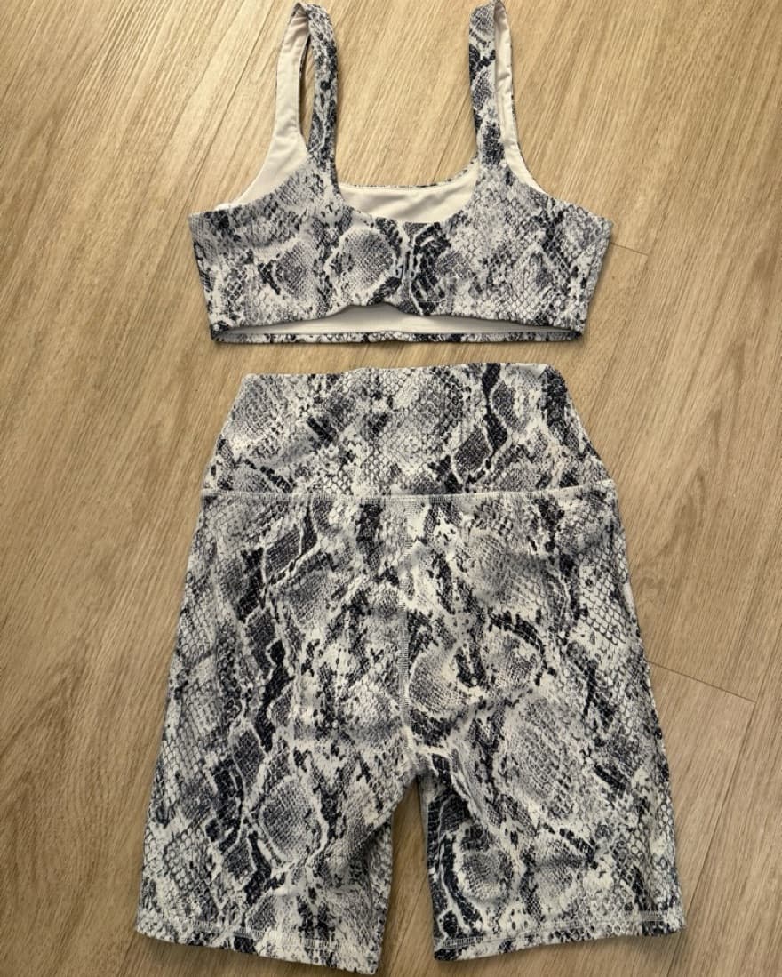 Alo Yoga Snakeskin Workout Set - Image 2