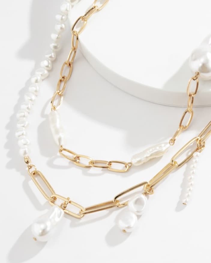 Luxurious Pearl and Chain Layered Necklace - Image 3