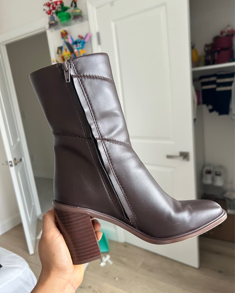 Chic Leather Ankle Boots - Image 4