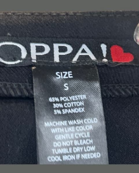 Chic Black Mini Skirt - Image 3