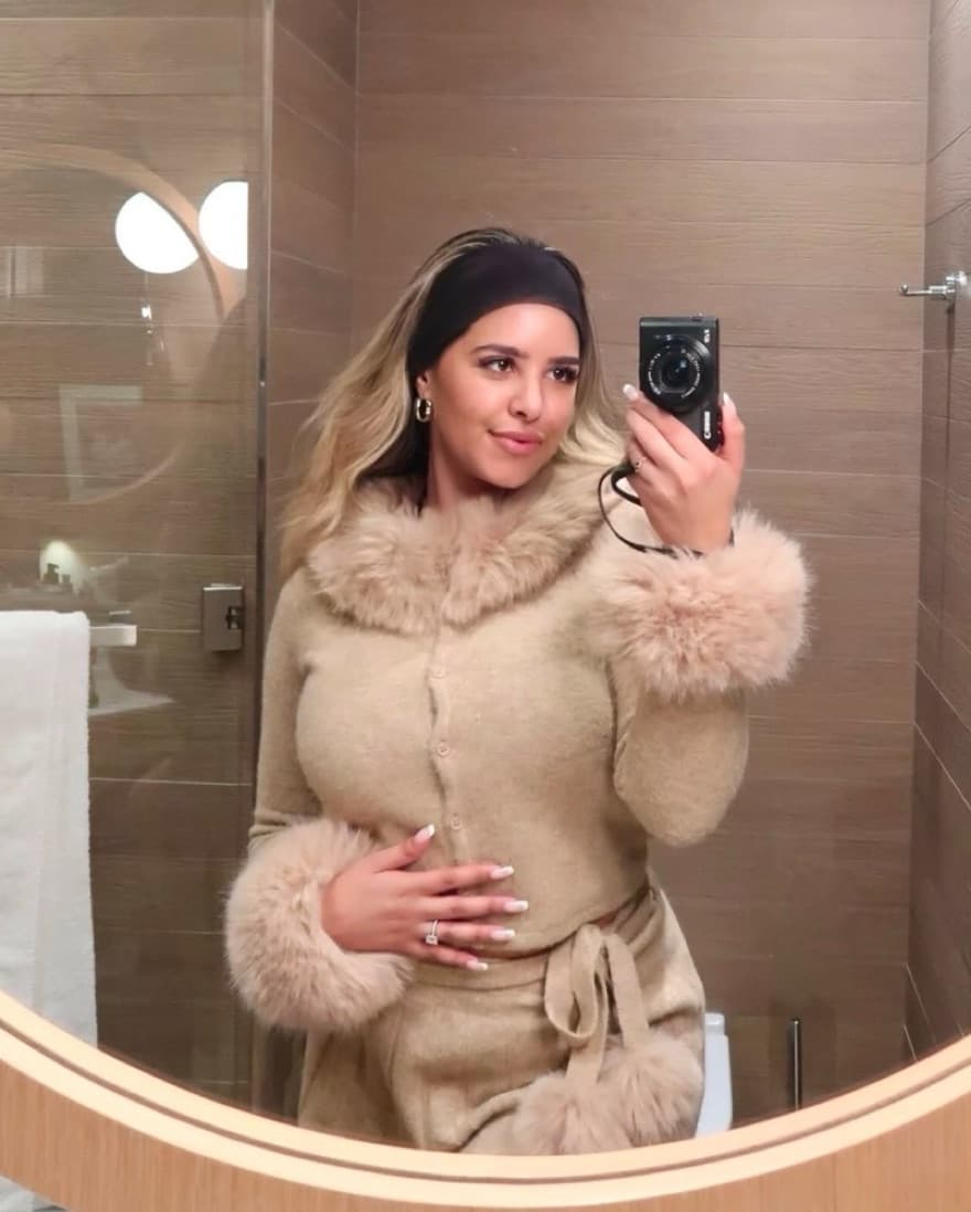 Luxurious Beige Niki Fur Sweater Set - Image 2