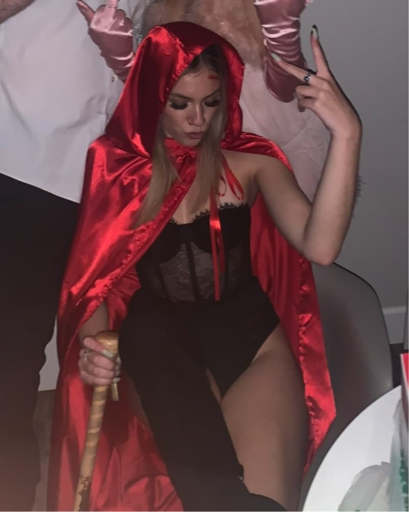 RED HALLOWEEN CAPE - Image 3