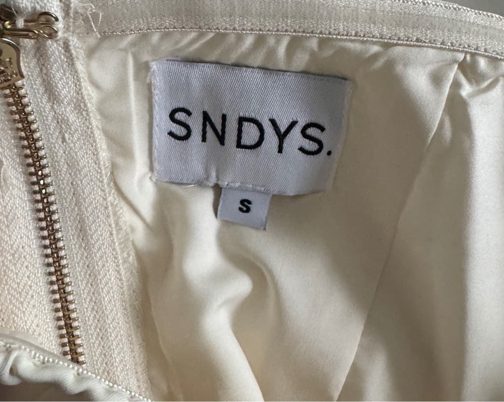 SNDYs Roma Set In Ivory  - Image 5