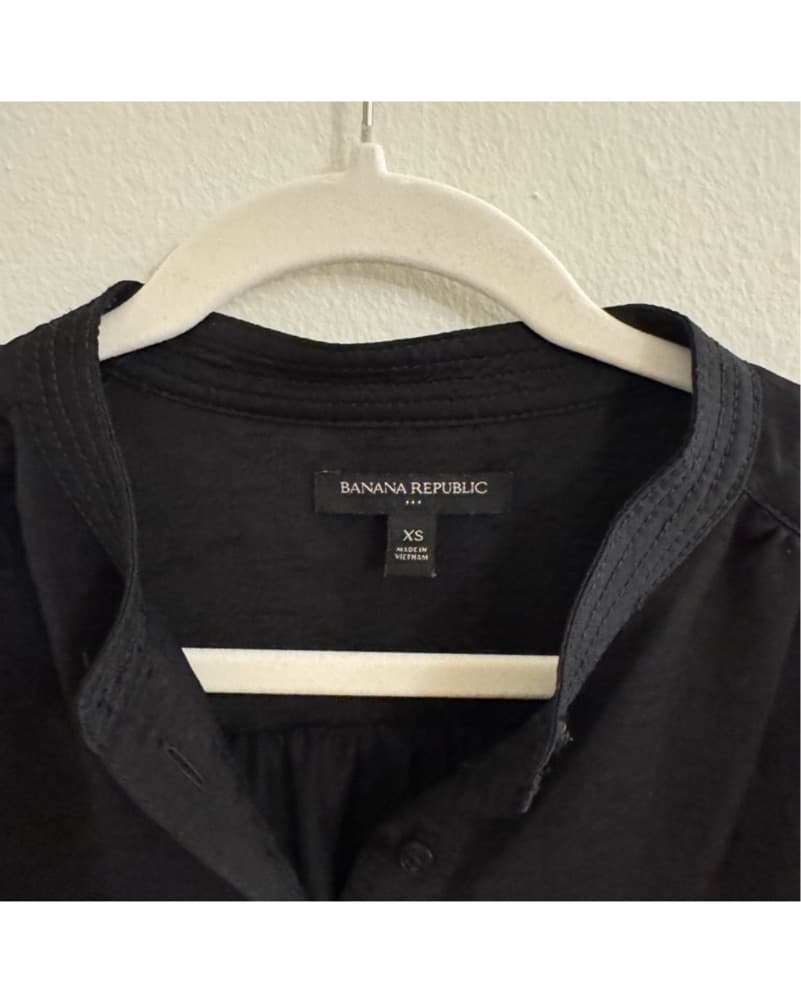 Banana Republic Black Women's Blouse - Image 3
