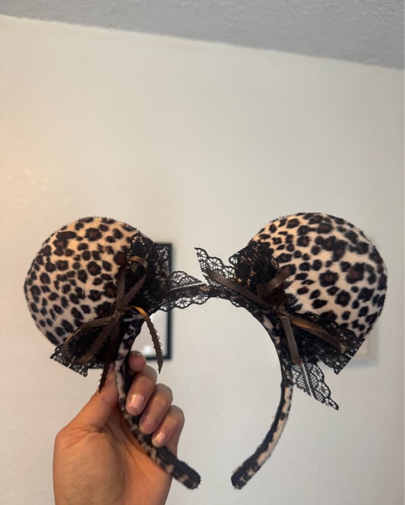 Chic Leopard Print Ear Headband - Image 2