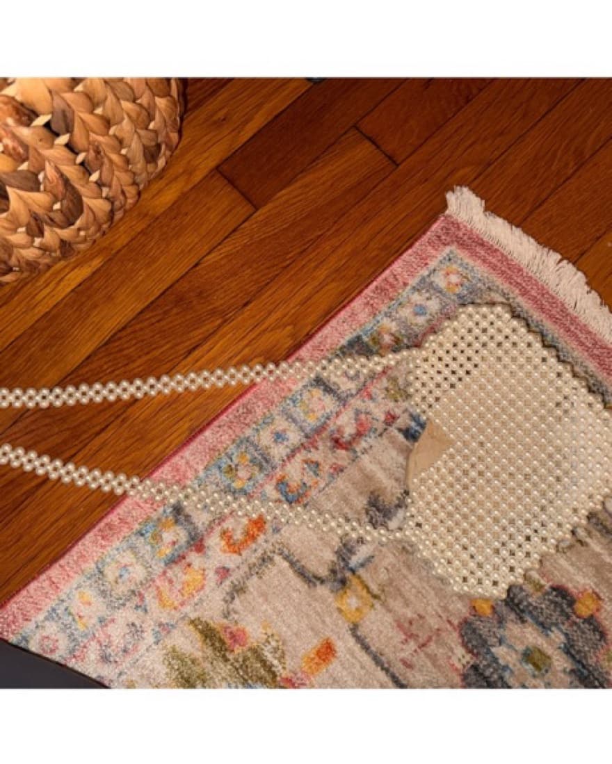 Elegant Pearl-Embellished Heart Clutch - Image 3