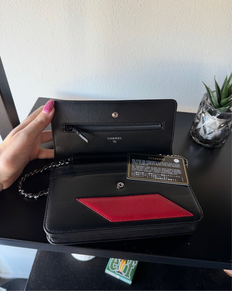 Chanel Airlines Wallet on Chain  - Image 4