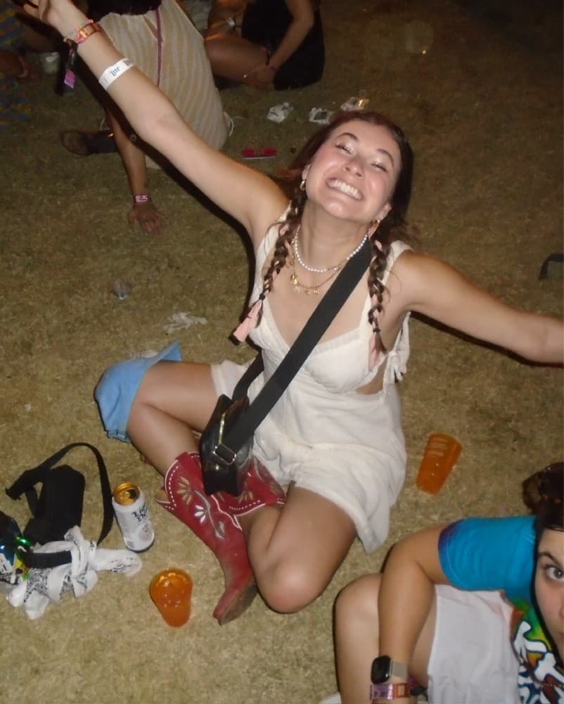 Breezy White Dress with Playful Accents - Image 2