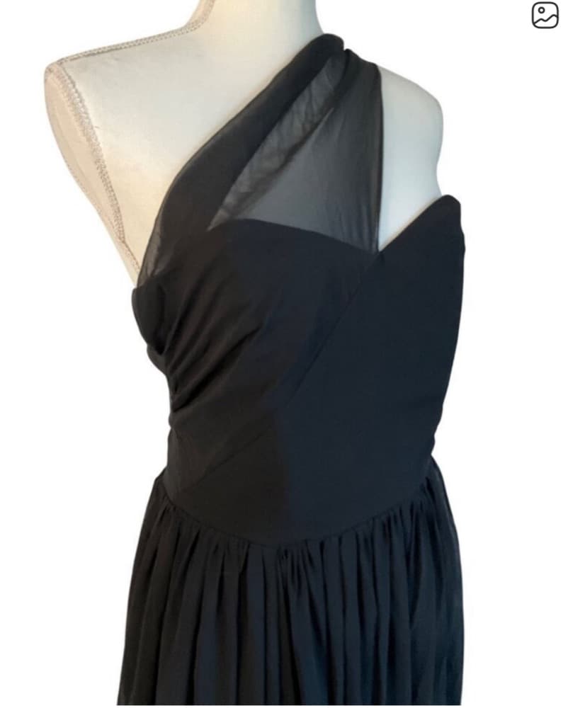 Revolve Yaura Imade Gown TAILORED - Image 5