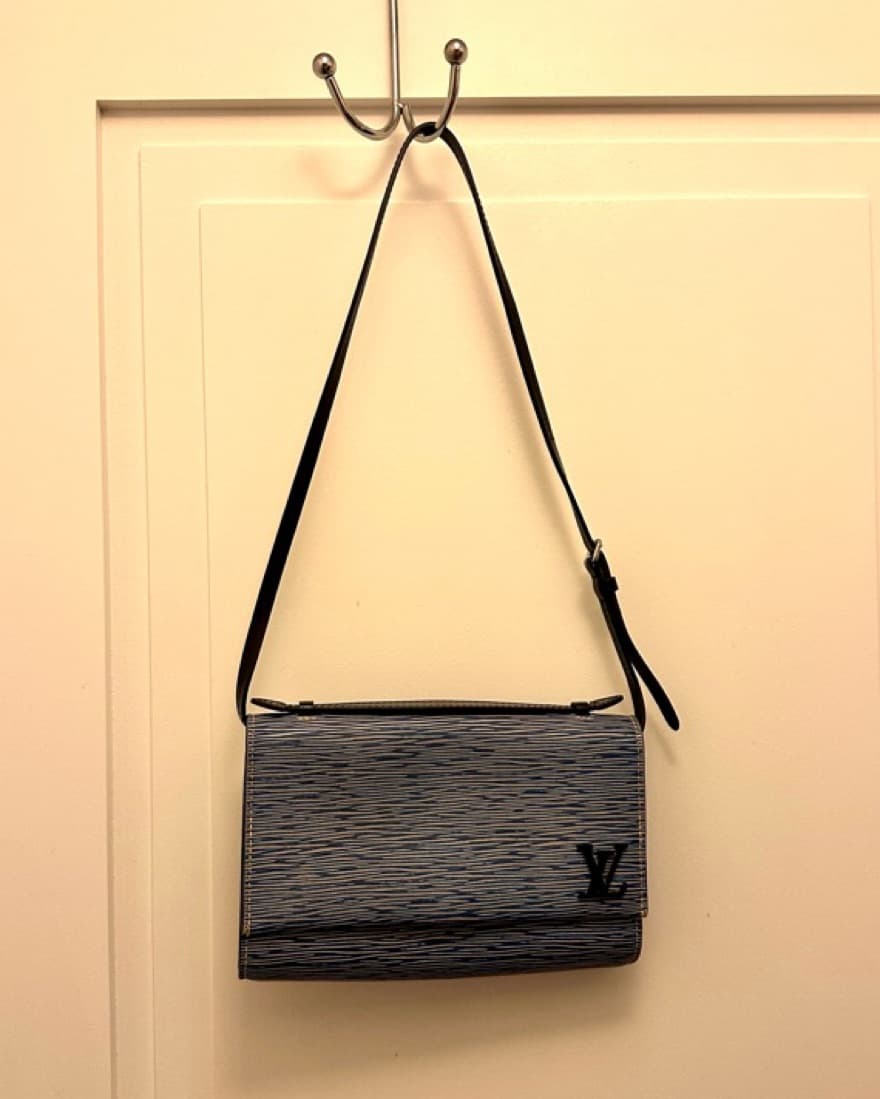 Rare Louis Vuitton Clery Epi Bag - Image 4