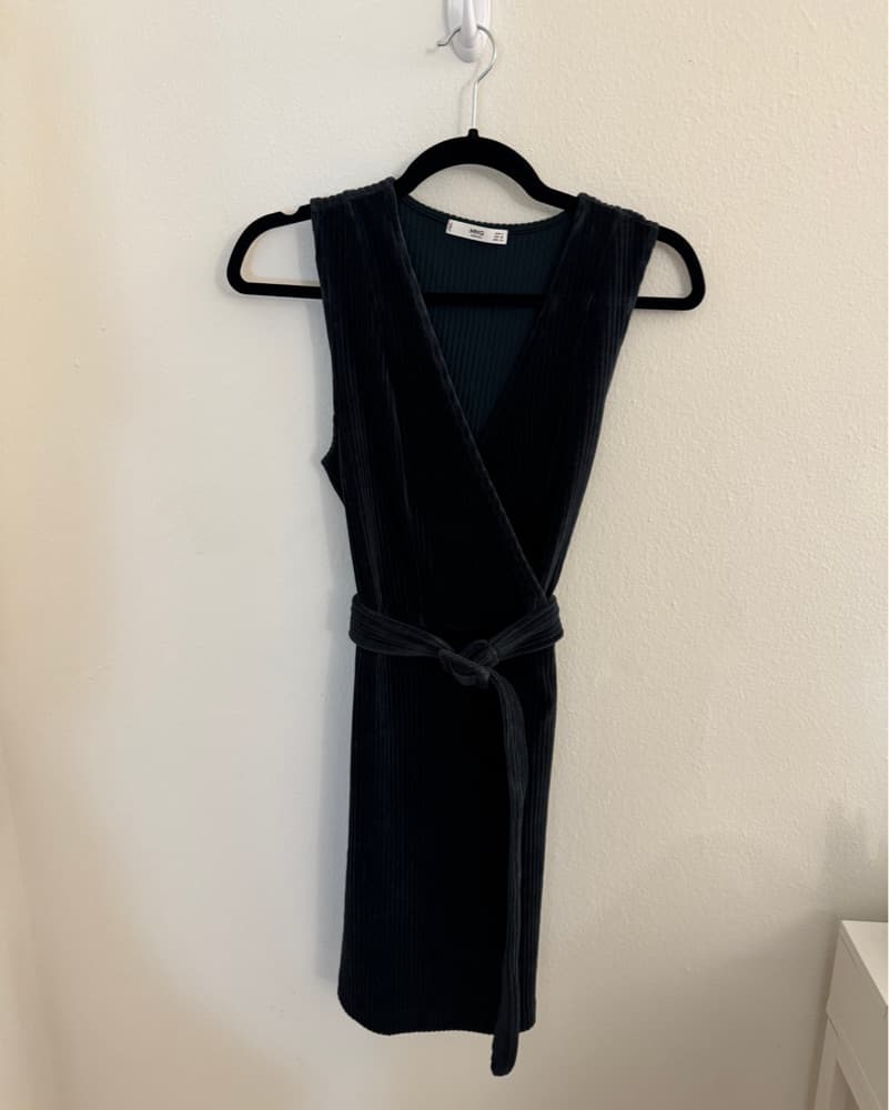 Elegant Velvet Wrap Dress - Image 3