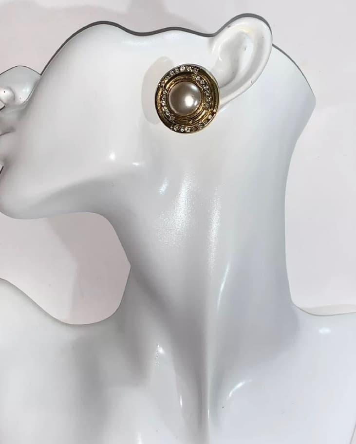 vintage CHANEL clip earrings - Image 1