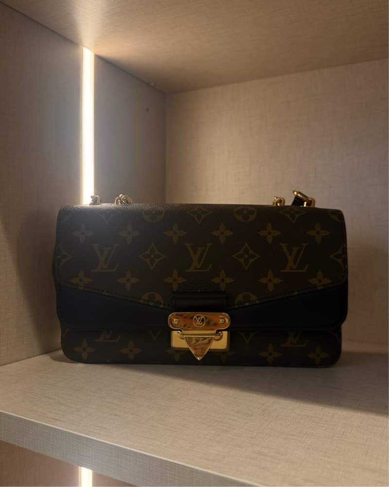 Luxurious Louis Vuitton Crossbody Bag - Image 1