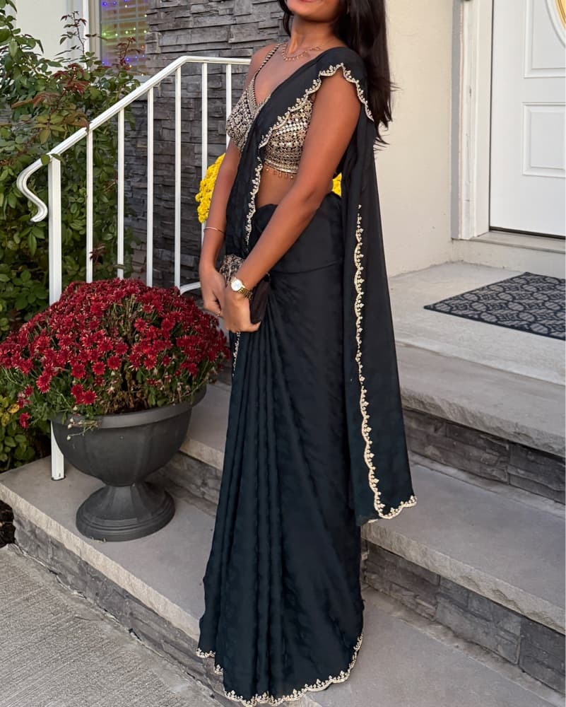 Elegant Black and Gold Saree - Image 3