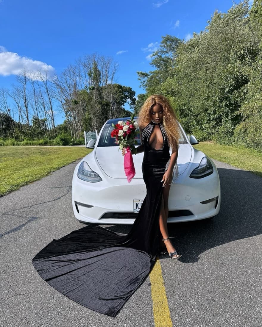 Black Gown - Image 3