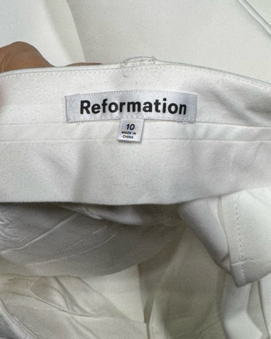 Stylish Reformation White Pants Size 10 - Image 4