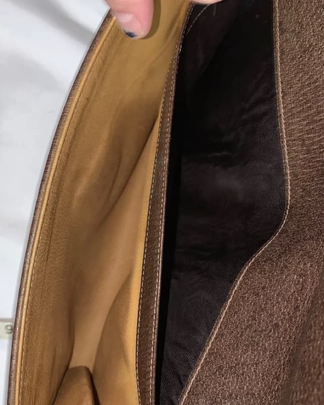 GUCCI brown suede  envelope clutch - Image 4