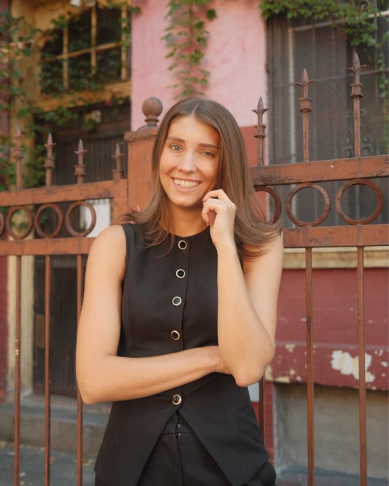 Sophisticated Black Buttoned Vest - Image 2
