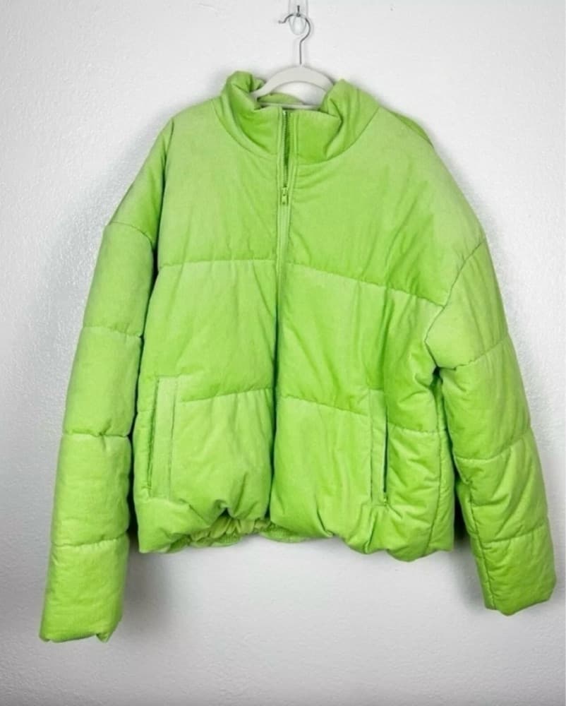 Alo Yoga Vibrant Neon Green Puffy Jacket - Image 2
