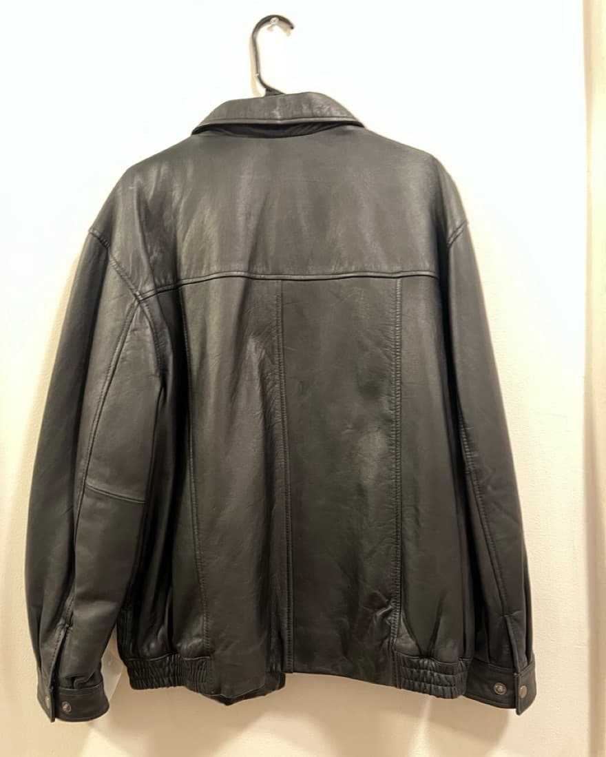 Hailey Bieber Oversized Leather Jacket - Image 3