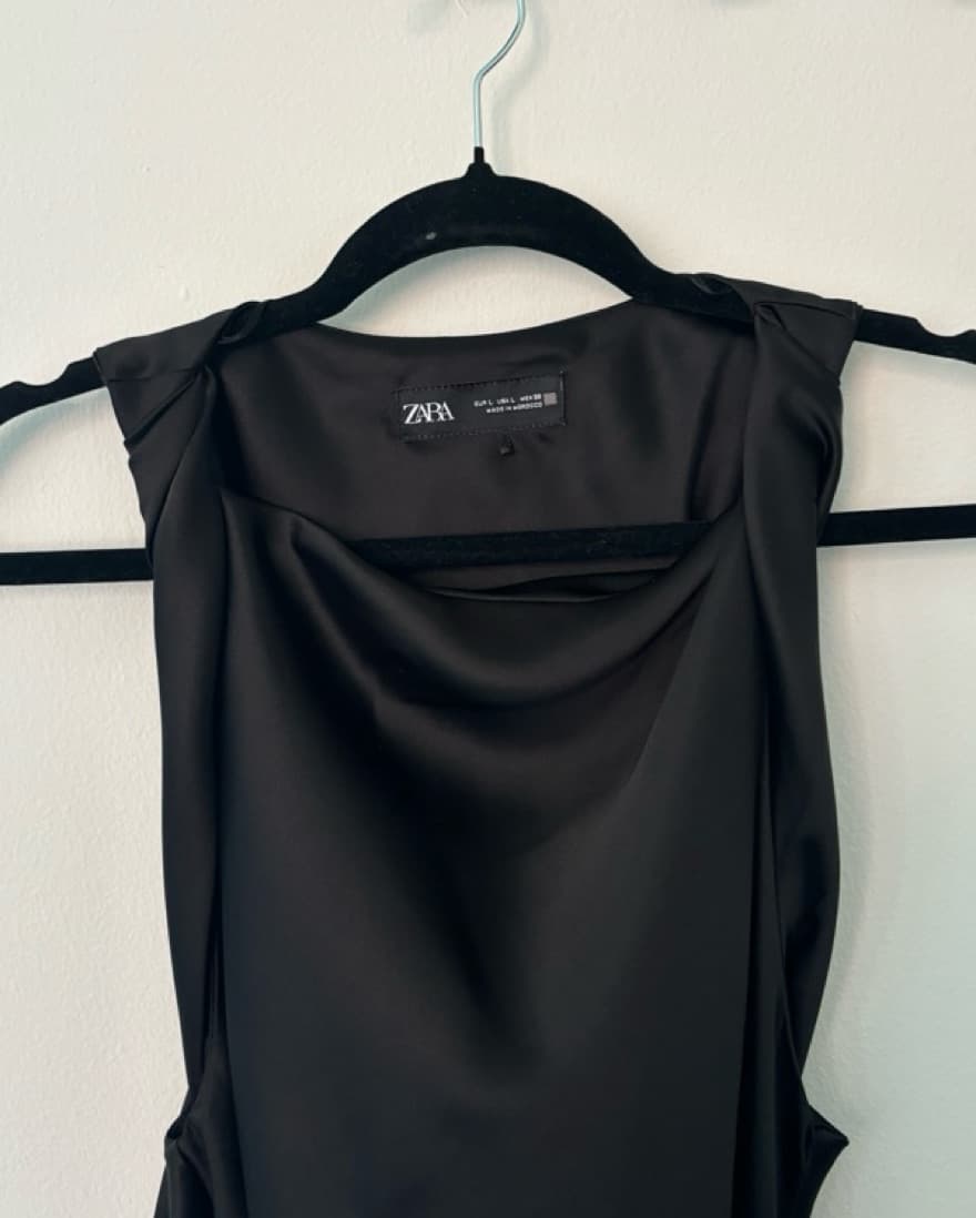 Sleek Black Zara Midi Dress - Image 5