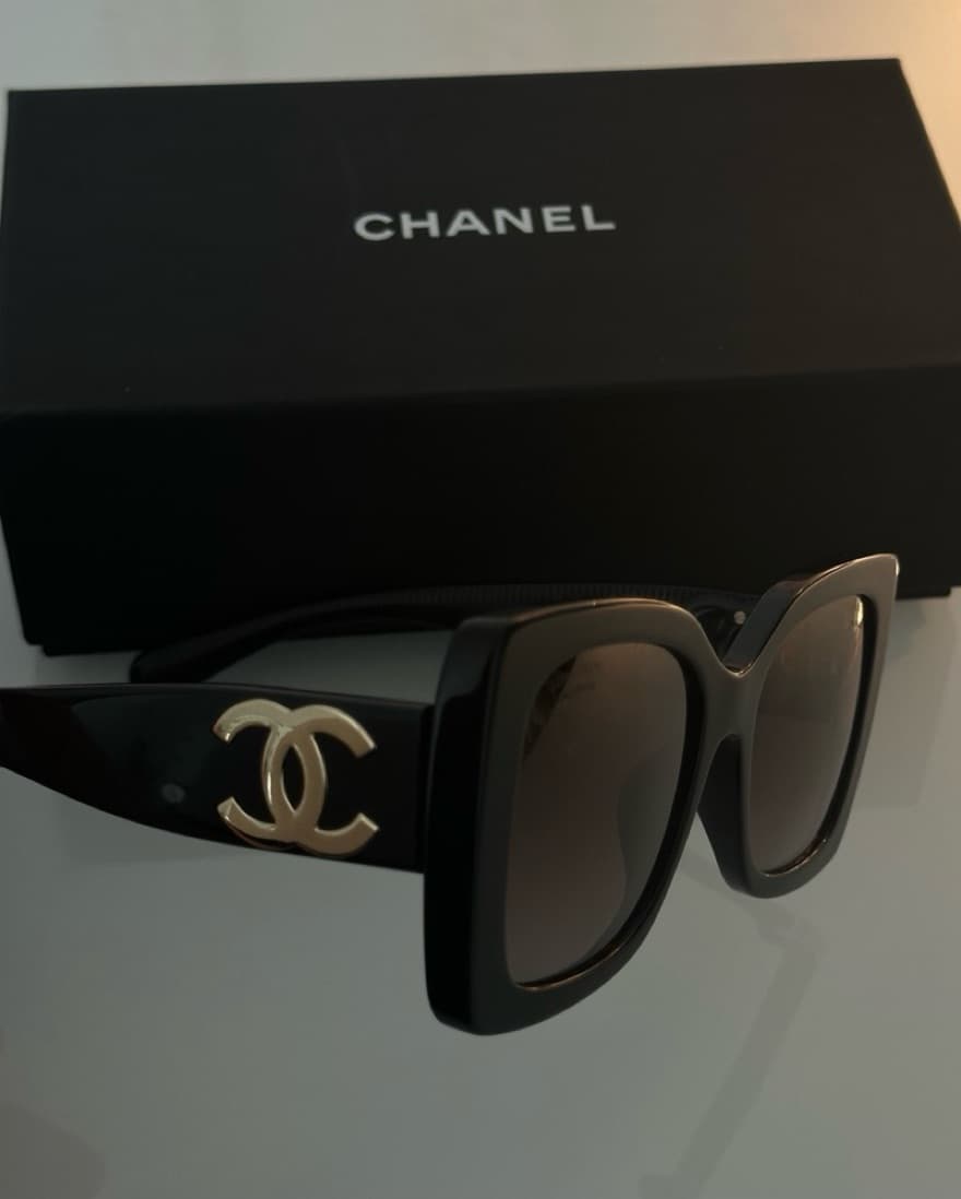 Chanel SQUARE SUNGLASSES Black Gold - Image 1
