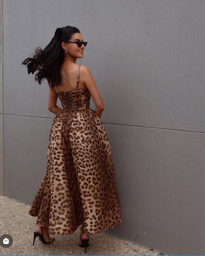Luxurious Leopard Print Midi Dress - Image 3