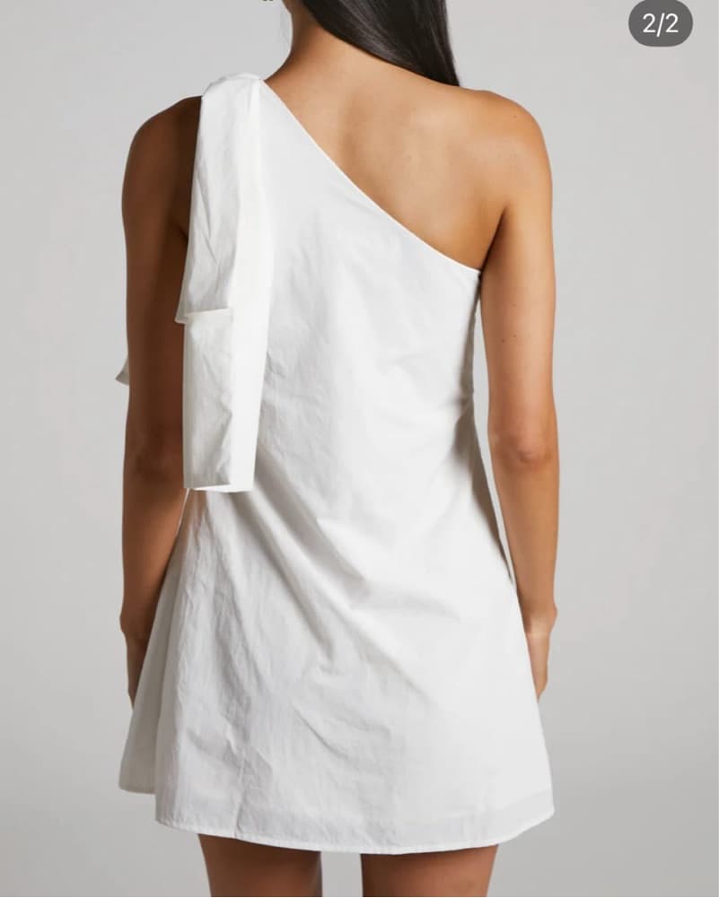 Elegant One-Shoulder White Dress - Image 2