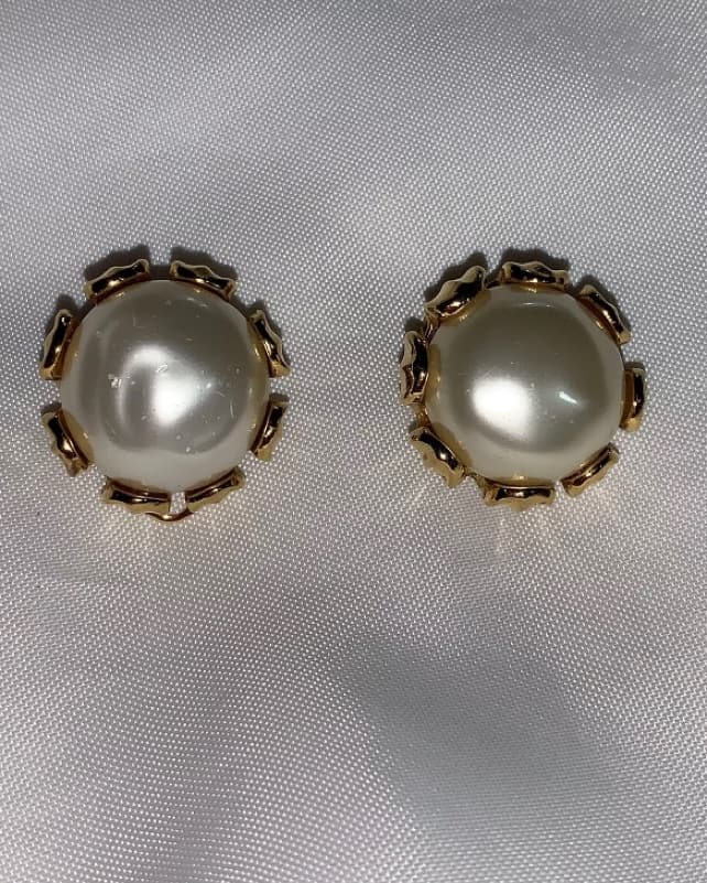 vintage CHANEL clip earrings - Image 3